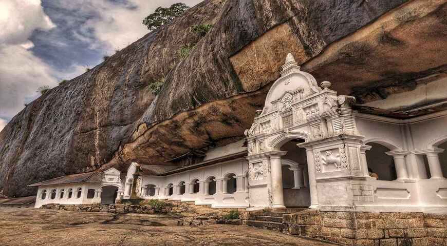 Discover the Magnificent Dambulla Cave Temple: A UNESCO World Heritage Site in Sri Lanka